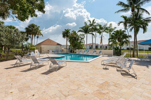 5751 Camino Del Sol 403, Boca Raton, FL 33433