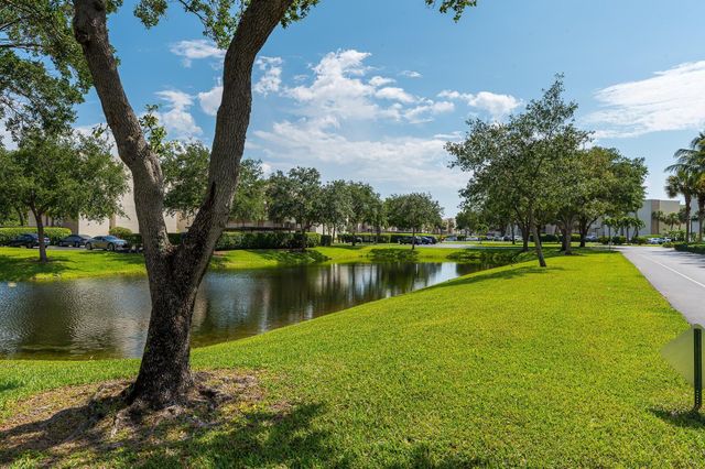 5751 Camino Del Sol 403, Boca Raton, FL 33433