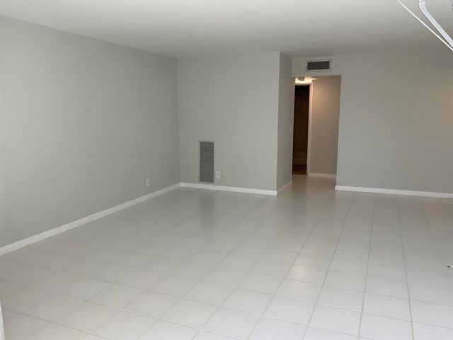 5751 Camino Del Sol 403, Boca Raton, FL 33433