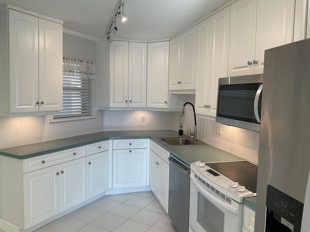 5751 Camino Del Sol 403, Boca Raton, FL 33433