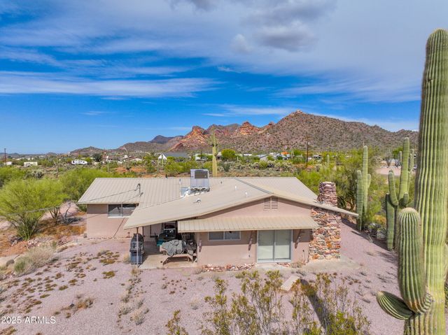 1325 E TONTO Street, Apache Junction, AZ 85119
