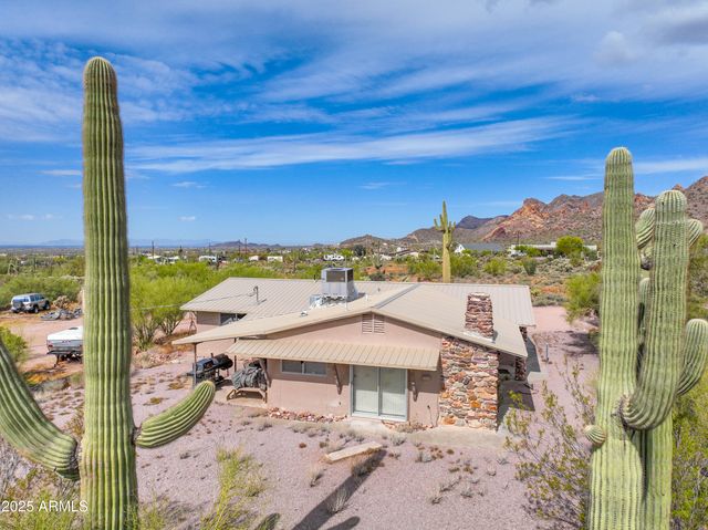 1325 E TONTO Street, Apache Junction, AZ 85119