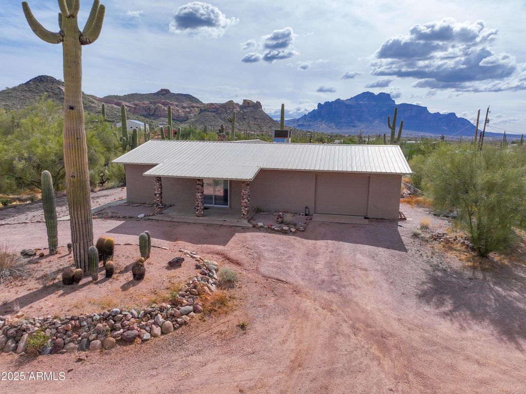 1325 E TONTO Street, Apache Junction, AZ 85119
