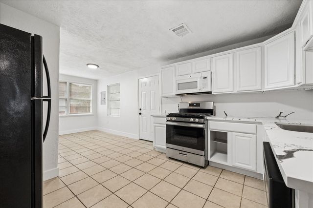 7413 Faith Drive, Deer Park, TX 77536