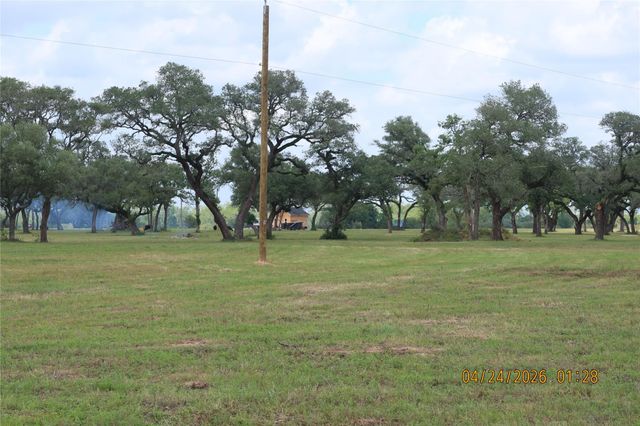 1052 Rail Head Road, Columbus, TX 78934