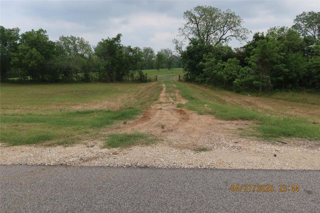 1052 Rail Head Road, Columbus, TX 78934