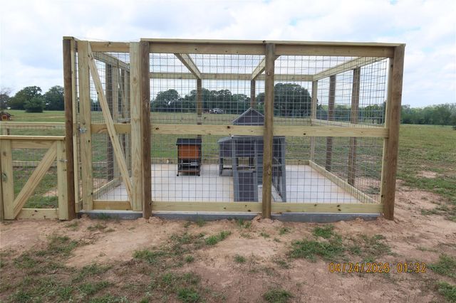 1052 Rail Head Road, Columbus, TX 78934