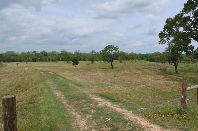 1052 Rail Head Road, Columbus, TX 78934