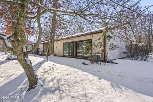 101 Arrowood Road A, Manalapan, NJ 07726