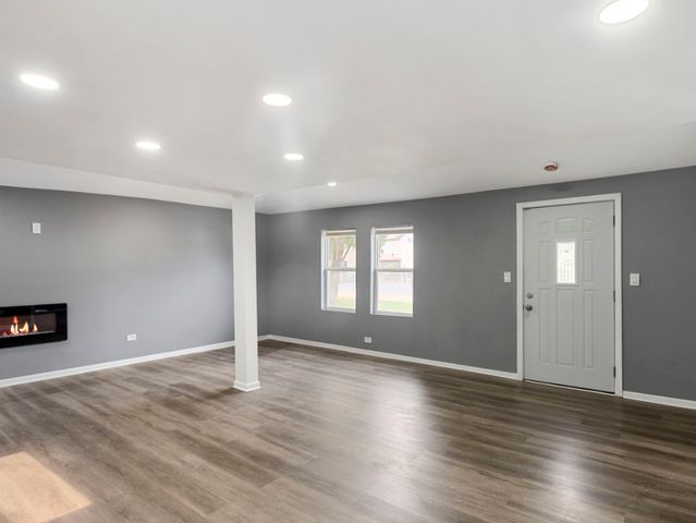 42425 N Park Lane E, Antioch, IL 60002