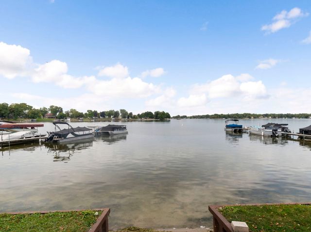 42425 N Park Lane E, Antioch, IL 60002