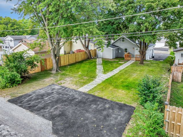 42425 N Park Lane E, Antioch, IL 60002