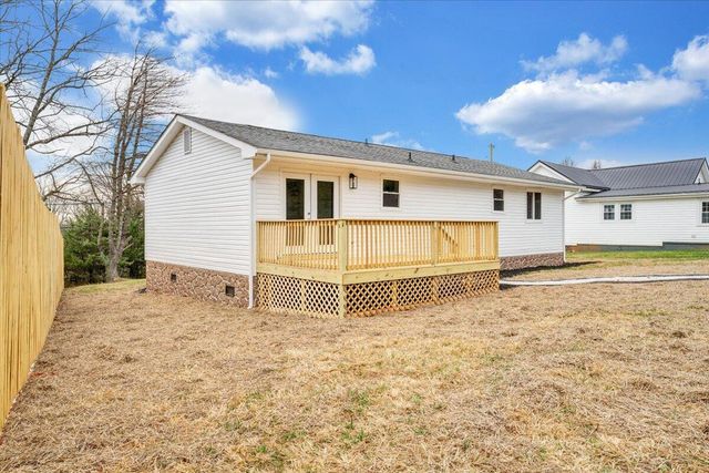 30 Grayson ST, Rocky Mount, VA 24151