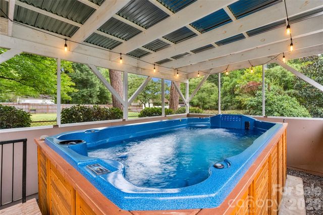 6501 Wheeler Drive, Charlotte, NC 28211