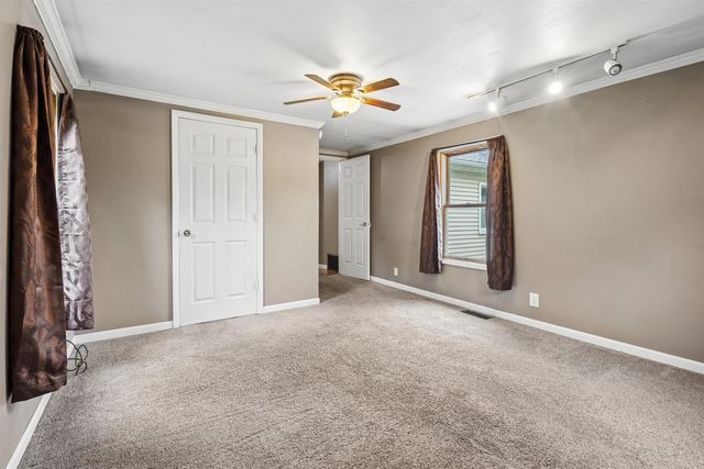 2634 Cedar Terrace Drive, Waterloo, IA 50701