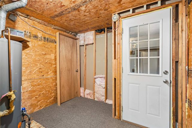 2634 Cedar Terrace Drive, Waterloo, IA 50701