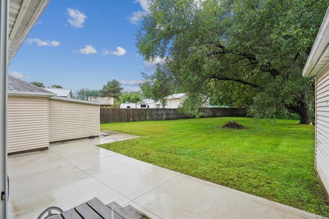 2634 Cedar Terrace Drive, Waterloo, IA 50701