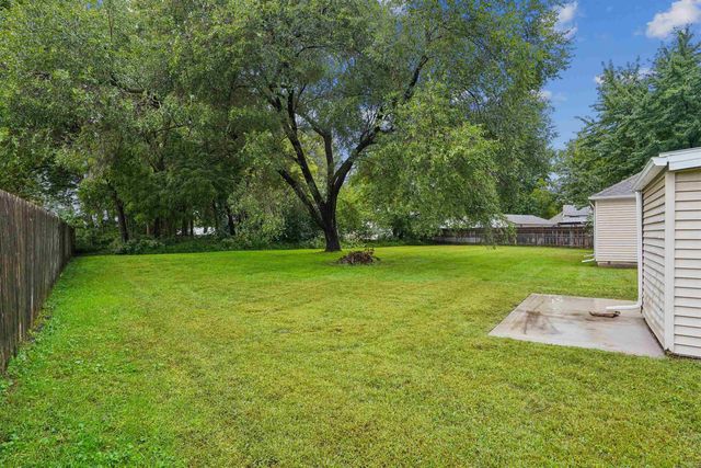 2634 Cedar Terrace Drive, Waterloo, IA 50701