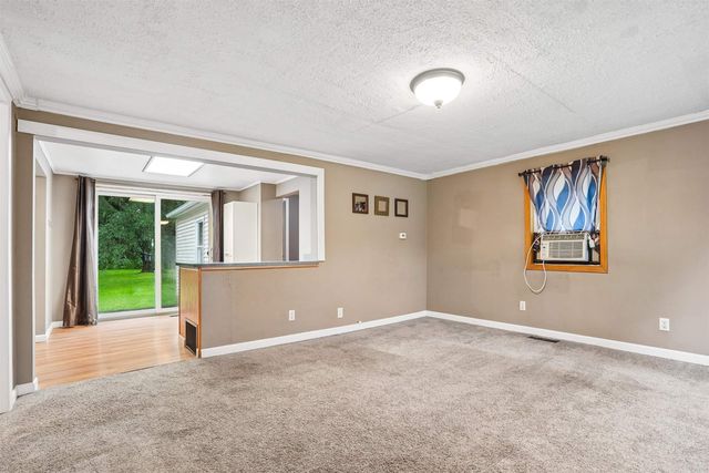 2634 Cedar Terrace Drive, Waterloo, IA 50701