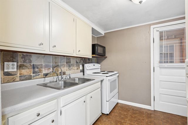 2634 Cedar Terrace Drive, Waterloo, IA 50701