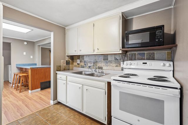 2634 Cedar Terrace Drive, Waterloo, IA 50701