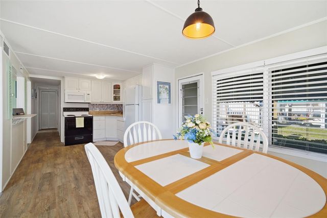 4851 W GANDY BOULEVARD B4L24, Tampa, FL 33611