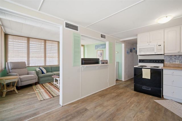 4851 W GANDY BOULEVARD B4L24, Tampa, FL 33611