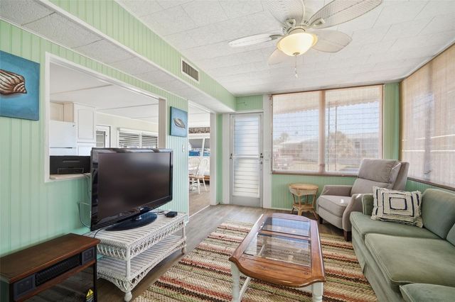 4851 W GANDY BOULEVARD B4L24, Tampa, FL 33611