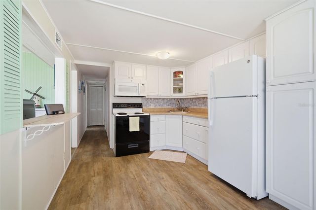 4851 W GANDY BOULEVARD B4L24, Tampa, FL 33611