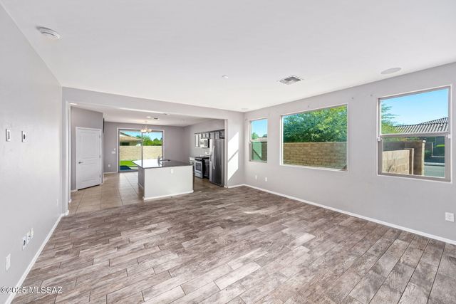 6623 E Via Jardin Verde, Tucson, AZ 85756