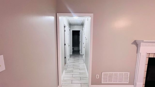 8387 WIND RIVER CIR, Memphis, TN 38016