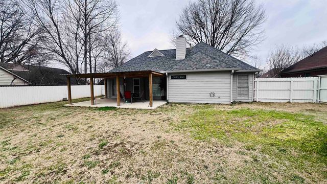 8387 WIND RIVER CIR, Memphis, TN 38016