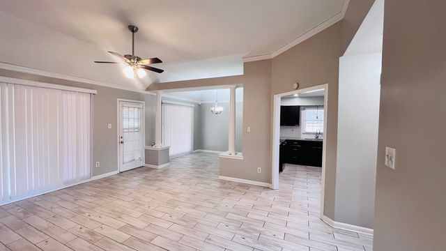 8387 WIND RIVER CIR, Memphis, TN 38016