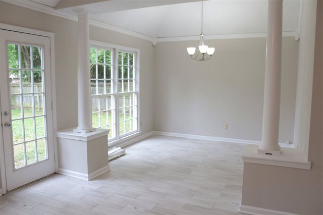 8387 WIND RIVER CIR, Memphis, TN 38016