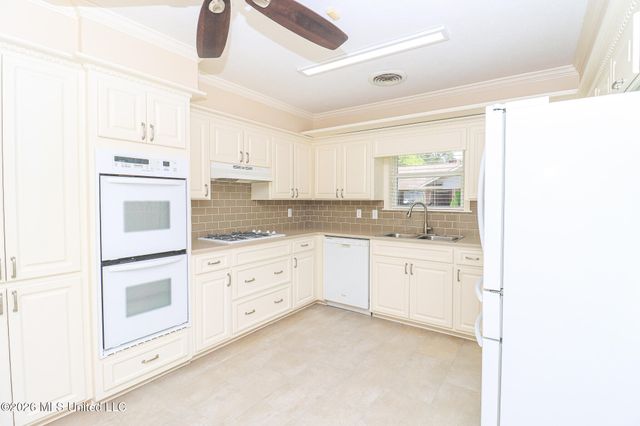 37 Sunline Drive, Brandon, MS 39042