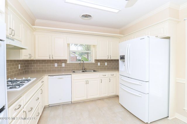 37 Sunline Drive, Brandon, MS 39042
