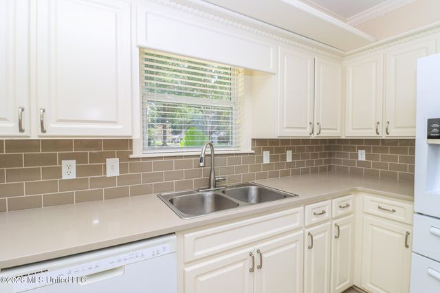 37 Sunline Drive, Brandon, MS 39042
