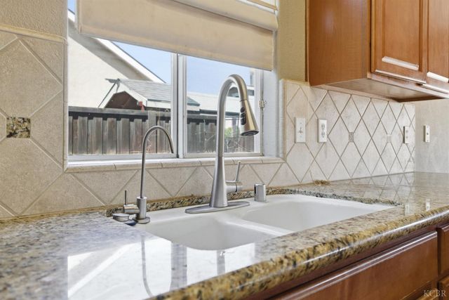 1588 Muscat Place, Hanford, CA 93230