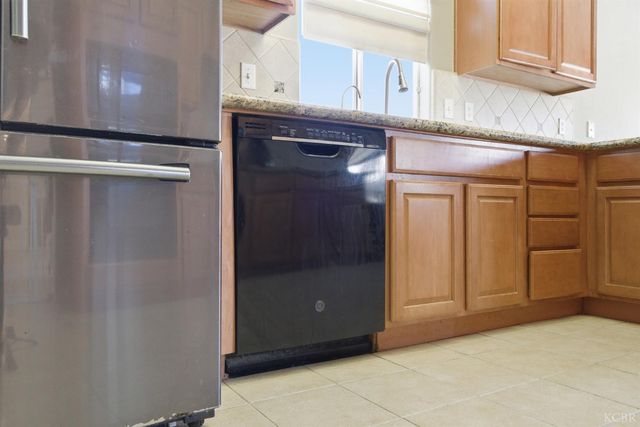 1588 Muscat Place, Hanford, CA 93230