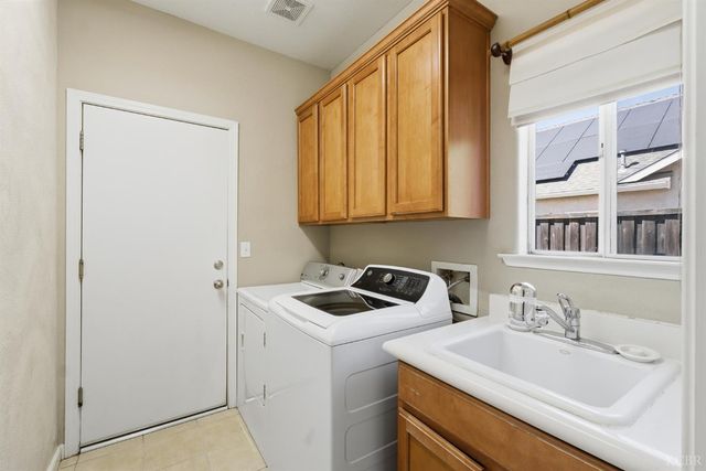 1588 Muscat Place, Hanford, CA 93230