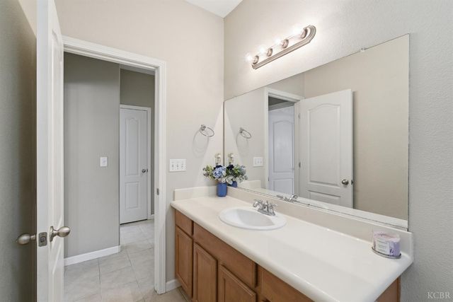 1588 Muscat Place, Hanford, CA 93230