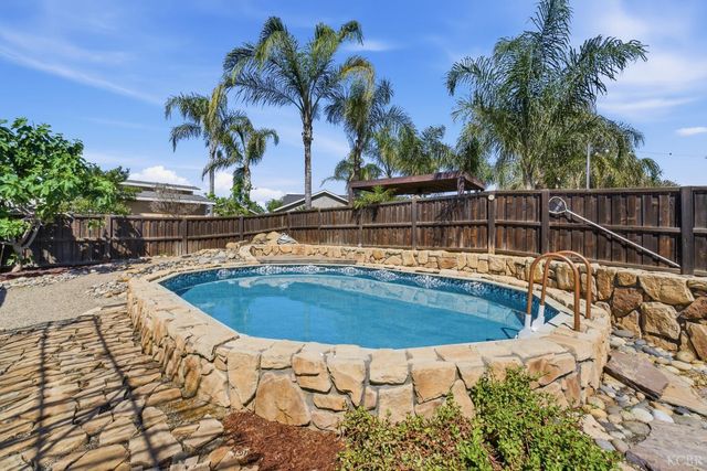 1588 Muscat Place, Hanford, CA 93230