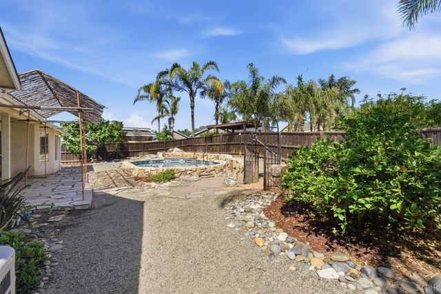 1588 Muscat Place, Hanford, CA 93230