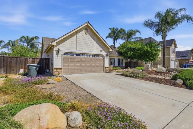 1588 Muscat Place, Hanford, CA 93230