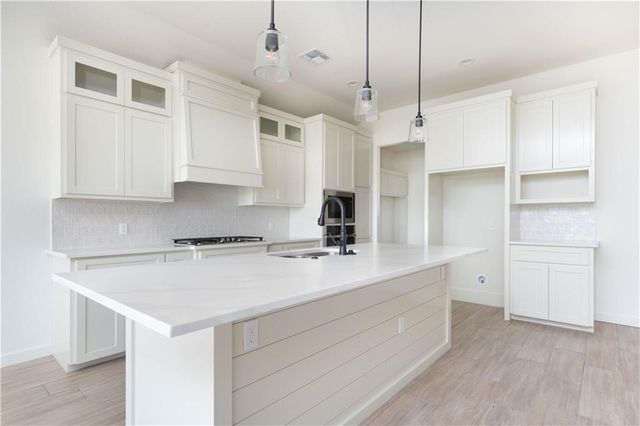 1437 Lois Chesney St, Corpus Christi, TX 78415