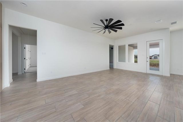 1437 Lois Chesney St, Corpus Christi, TX 78415