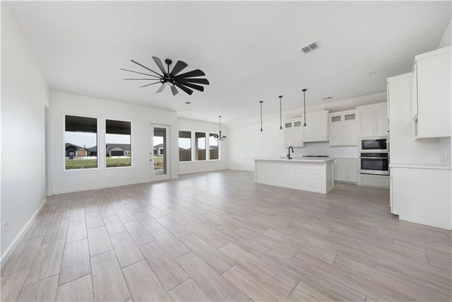 1437 Lois Chesney St, Corpus Christi, TX 78415