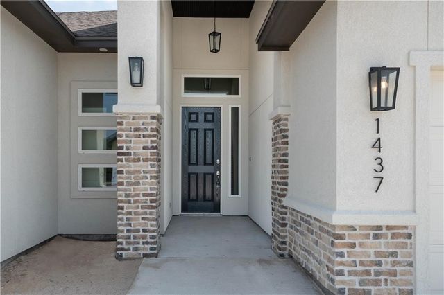 1437 Lois Chesney St, Corpus Christi, TX 78415