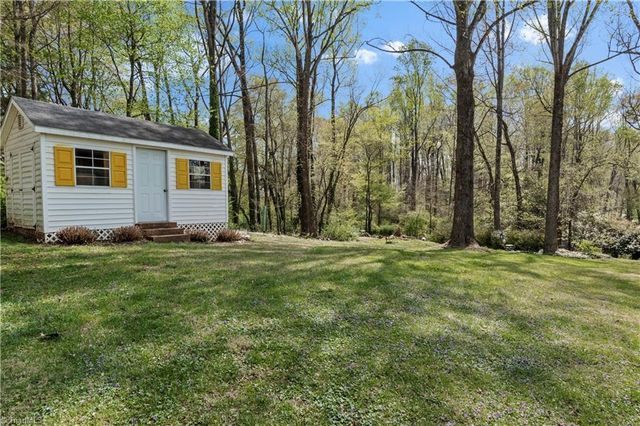 5664 Regents Park Road, Kernersville, NC 27284