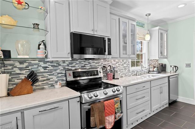 5664 Regents Park Road, Kernersville, NC 27284